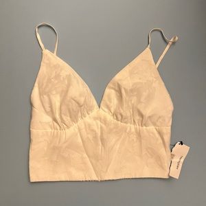 Strappy V neck crop top.